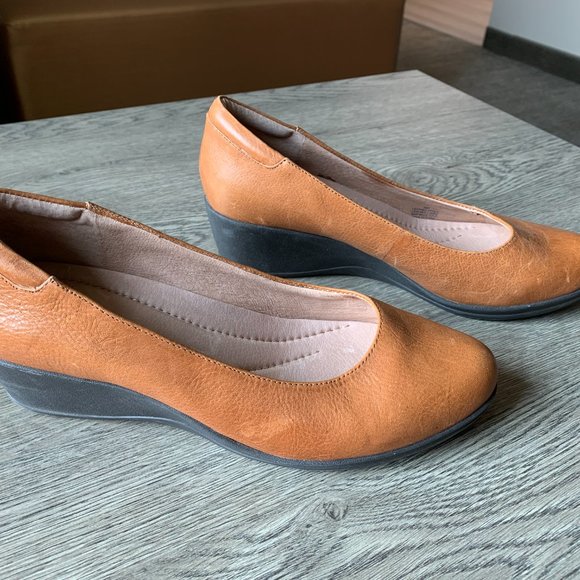 Nurture Wedges Tan Leather Women's 8M - Picture 3 of 7